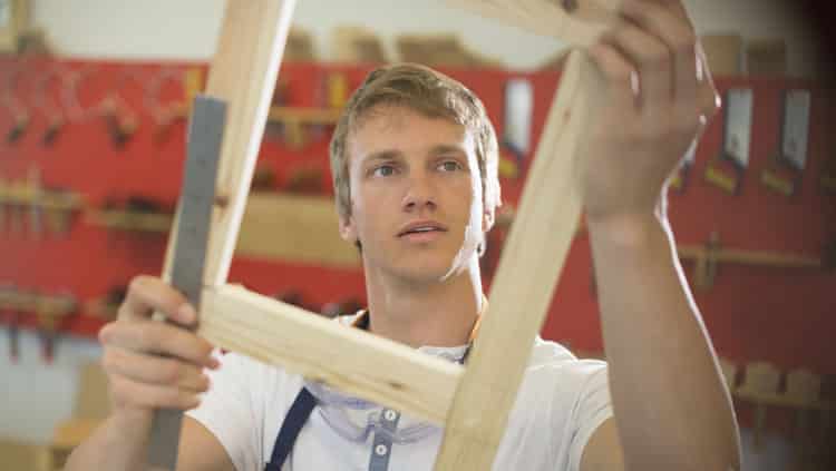 Volljährige: Ausbildungsunterhalt trotz abgebrochener Ausbildung
