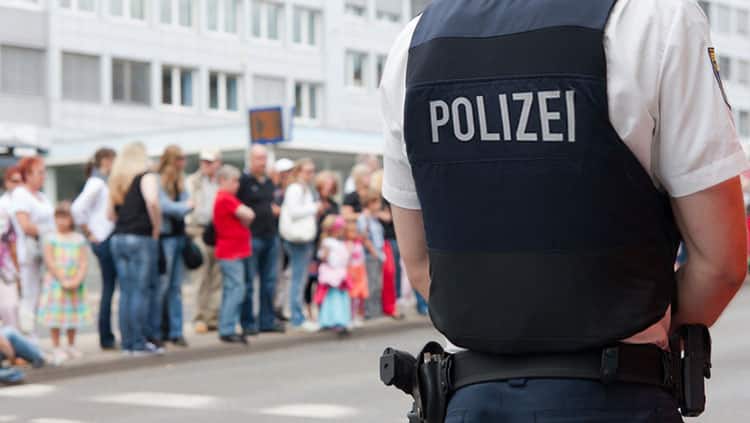 Gaffen und Rettungskräfte behindern: Welche Strafen drohen?