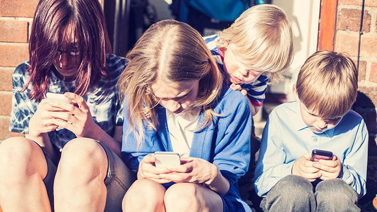 Dürfen Eltern das Handy wegnehmen?