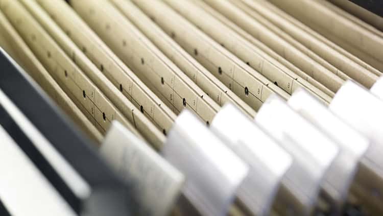 Erben ermitteln: Muss man dem Nachlassgericht bei Adresssuche helfen?