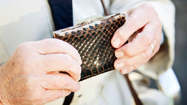 Aufstockende Leistungen: Muss man Sterbegeldversicherung auflösen?