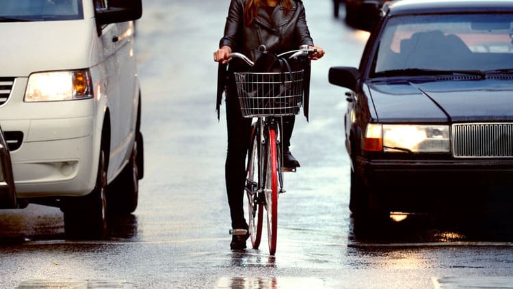 Fahrradfahrer überholen: Wie viel Abstand muss sein?