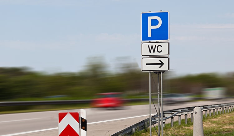 Wegen Harndrang zu schnell: Schützt Blasenschwäche vor einem Fahrverbot?