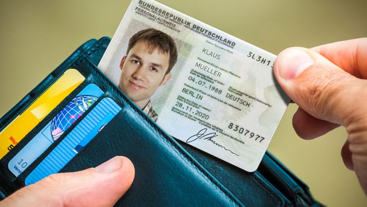 Manche Hartz-IV-Empfänger können kostenlos Ausweis bekommen