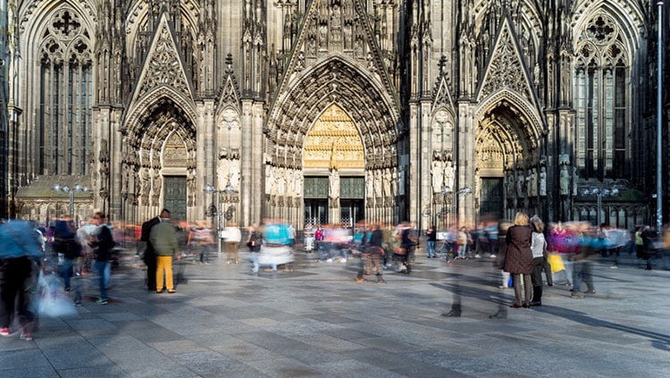 Wer den Kölner Dom anpinkelt, muss 200 Euro zahlen