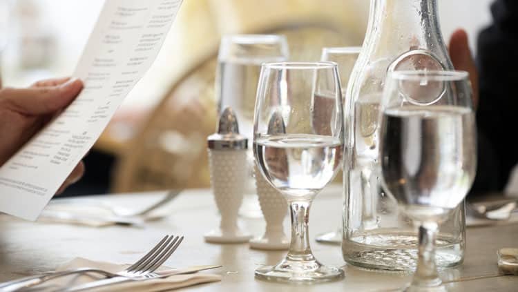 Corona: Ungleichbehandlung von Restaurants und Kneipen gerechtfertigt?