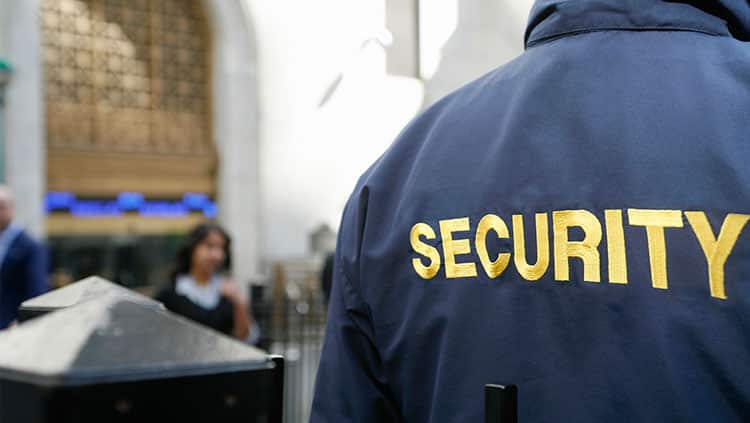 Private Sicherheitsdienste: Gewalt nur zur Notwehr erlaubt