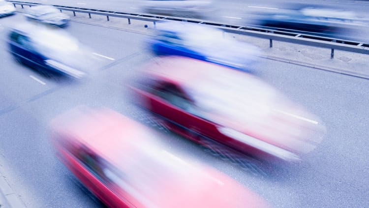 Straßenverkehr: Wann darf man rechts überholen?