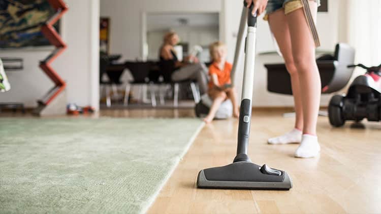 Rasen mähen, Wäsche waschen, arbeiten: Was darf man sonntags?