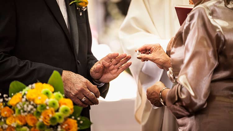 Testament vor der Hochzeit errichtet: Erbt der Ehepartner trotzdem?