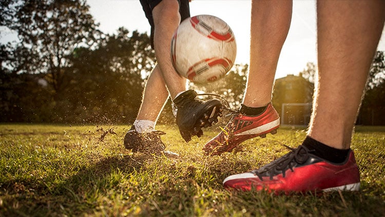 Amateurfußballer mit Vertrag: Unfallversicherungsschutz bei Verletzung